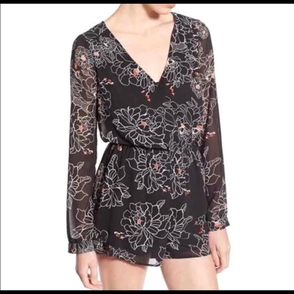 Astr Other - ASTR black shorts romper